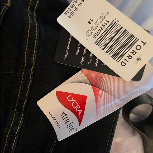 New with tags Torrid Premium BOMBSHELL SKINNY JEAN - PREMIUM STRETCH DARK WASH - Picture 7 of 8